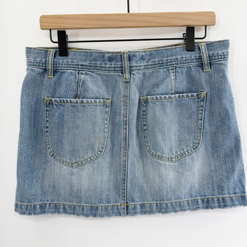 Vintage Y2K Old‎ Navy Ultra Low Waist Denim Skirt Button Front Lightwash Size 6 - Picture 3 of 6